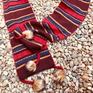 Tongue-twister Knit Neck Scarf